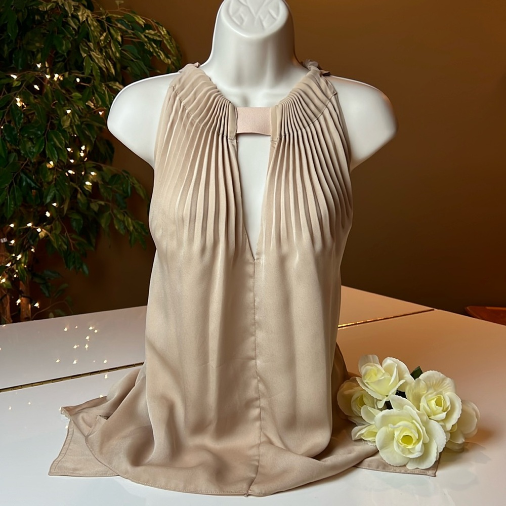 🥂DIANE VON FURSTENBERG GOLD FLOWING FORMAL PARTY TOP SIZE 6. 🥂🍾